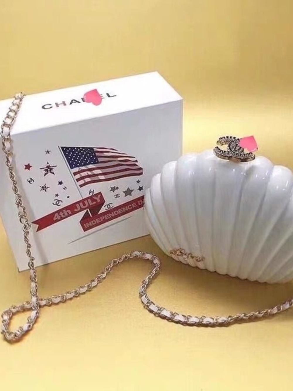 Rare VIP Precision Minaudière White Clam Shell Convertible Crossbody Clutch Bag